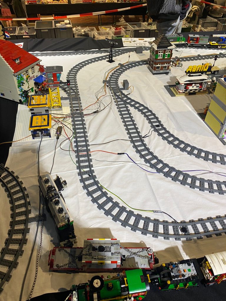 Bricktopia 2021: railway tracks on automated LEGO train layout