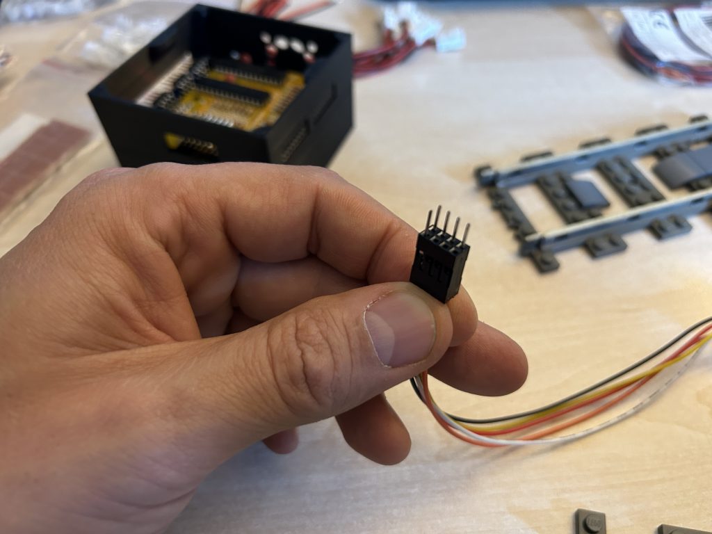 Plug of a 4-way sensor adapter cable